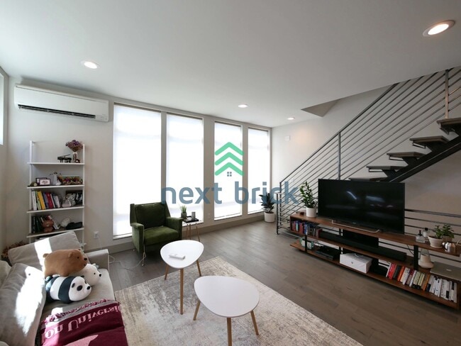 Building Photo - 3Bed 2Bath Stunning Townhome in Seattle Available August 1 for Rent!