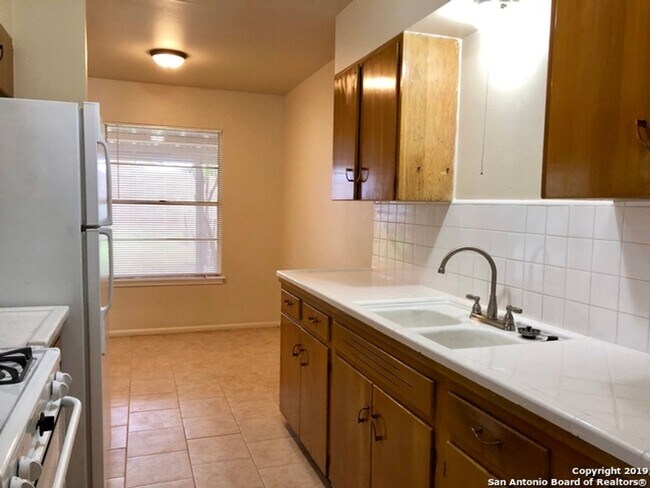 Foto del edificio - 2 Bedroom/2 Bath Forest Oaks Subdivision