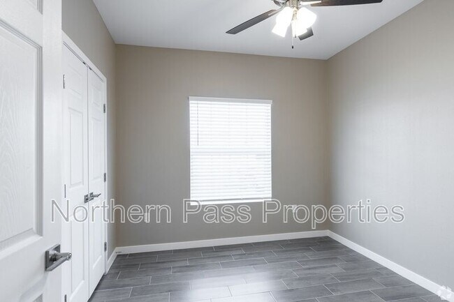 Foto del edificio - 9779 McCombs St