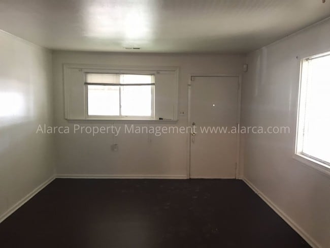 Building Photo - 1744 Academy St