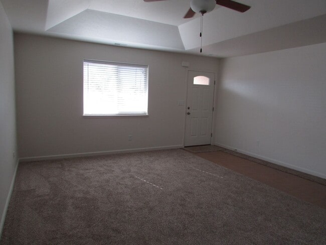 Building Photo - 2456 Hannah Ln