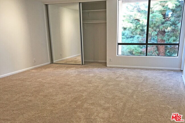 Foto del edificio - 16866 Kingsbury St
