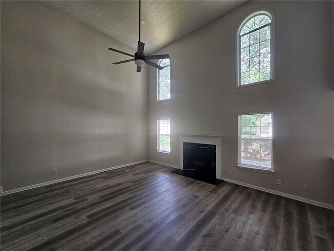 Foto del edificio - 4493 Bridle Ridge Way