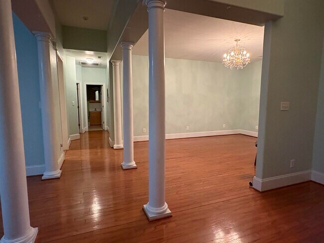 Foto del edificio - 533 Stonemason Dr