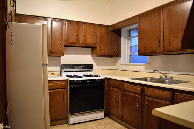 Building Photo - 2 br, 1 bath Apartment - 47 Bates Street #1