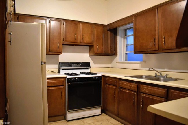 Foto del edificio - 2 br, 1 bath Apartment - 47 Bates Street #2