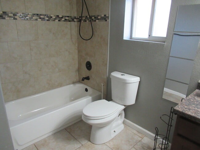 Building Photo - 1410 Auburn Dr