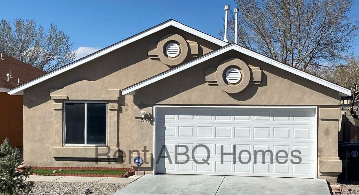Primary Photo - Home for Rent: 3 bd/2 ba, 1,350 sq ft near...