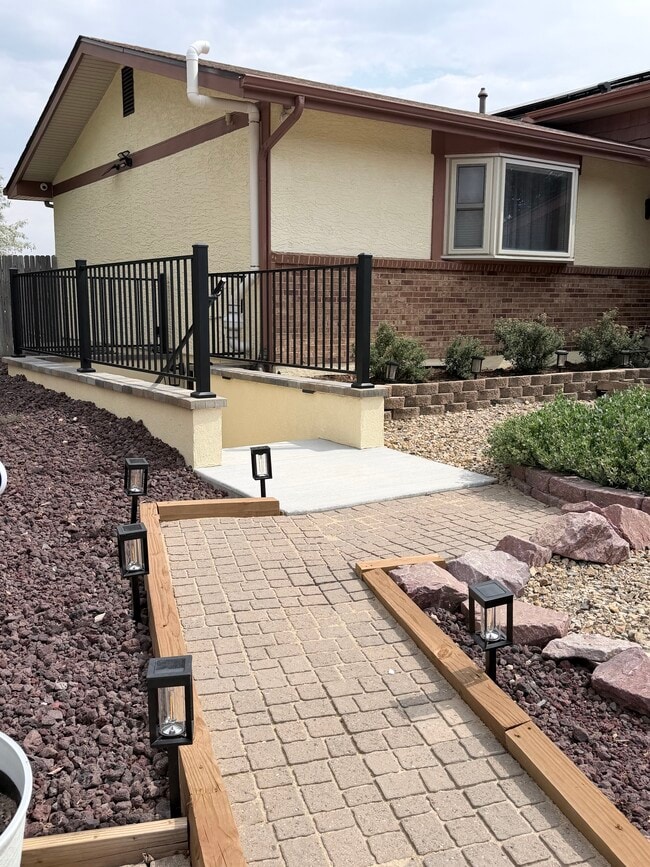 Building Photo - 5065 Escapardo Way