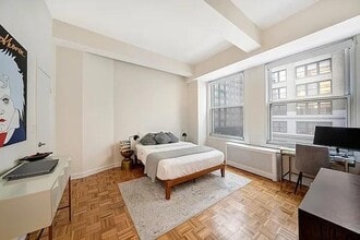 Building Photo - 425 Park Ave S