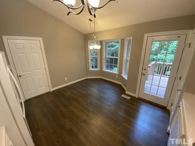 Foto del edificio - 221 Alberbury Commons Ct