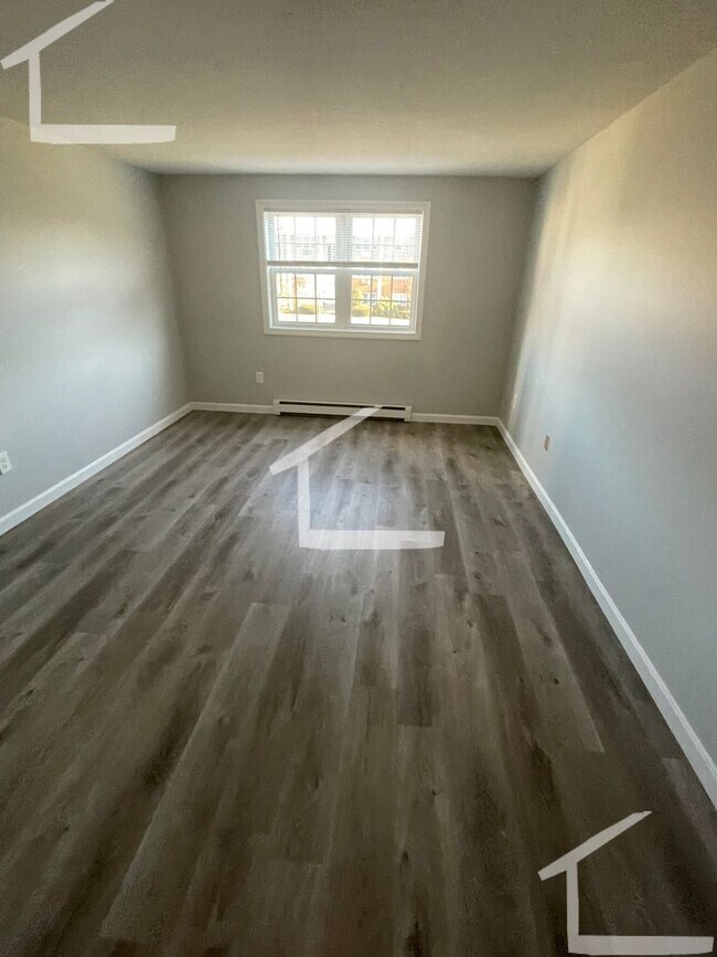 Building Photo - Huge top floor apartment in Arlington!