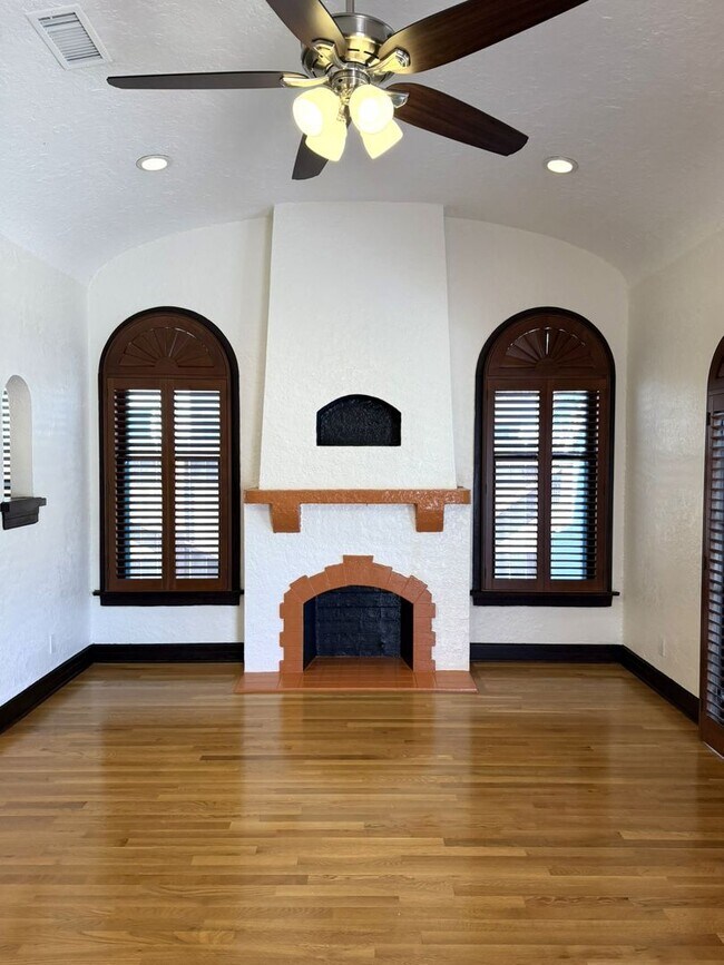 Building Photo - 479