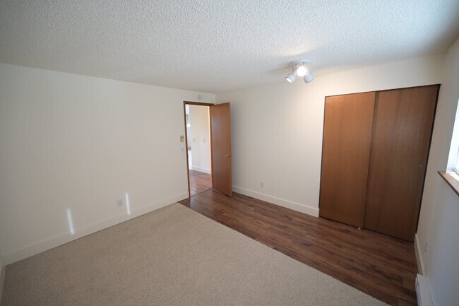 Foto del edificio - 2 bed 1 bath condo in 55+ community- ALL U...