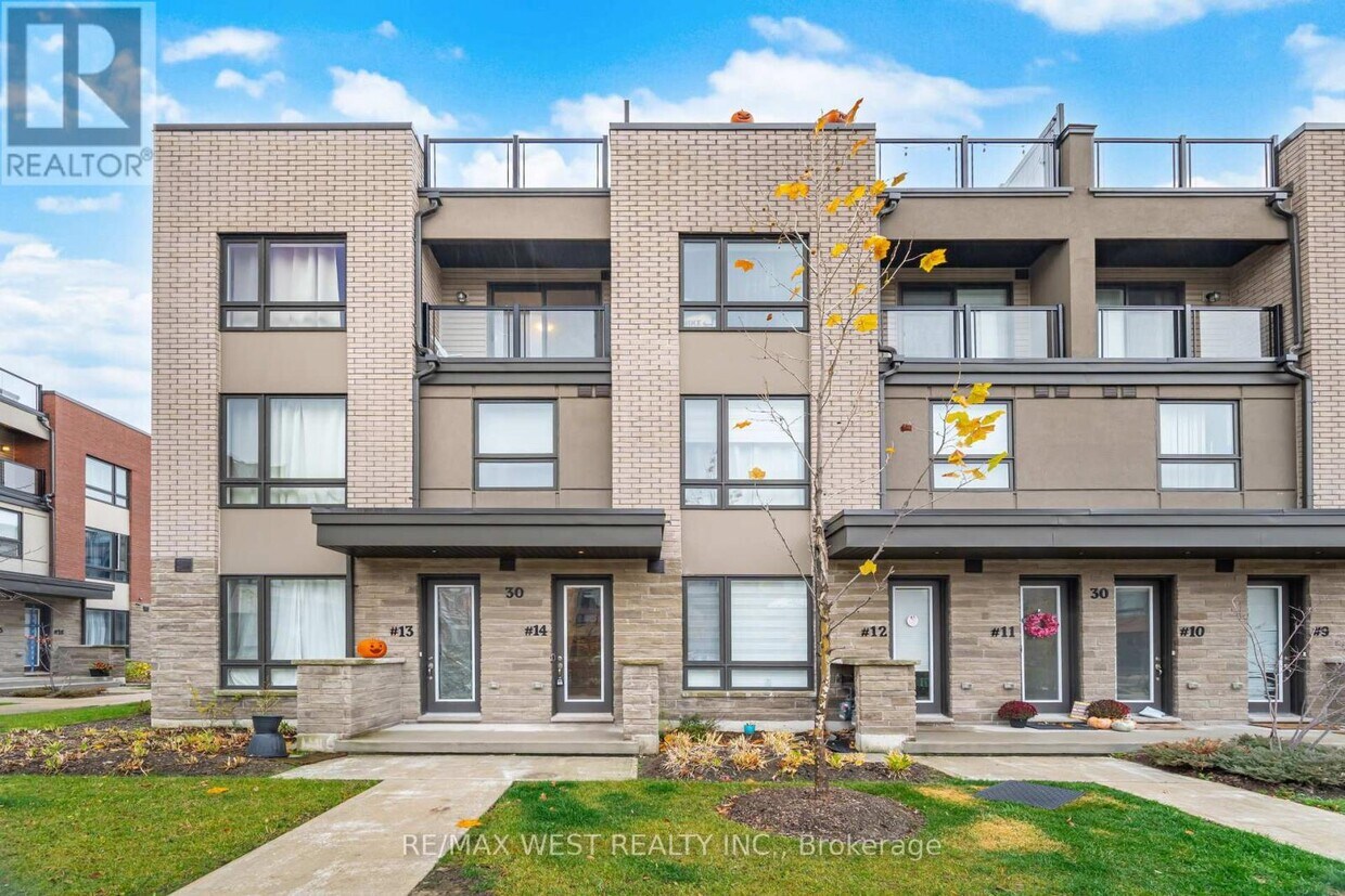 Primary Photo - 30 Woodstream Dr