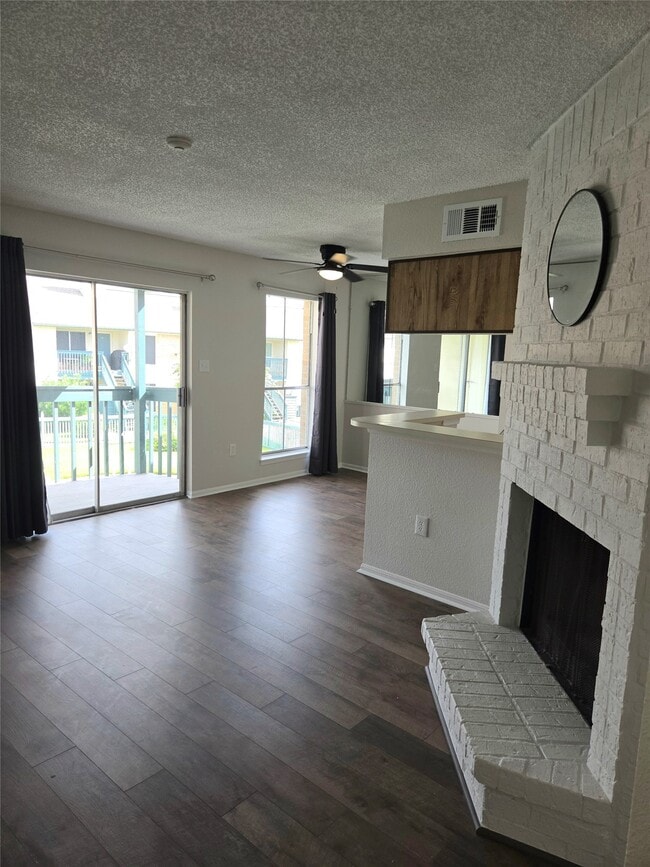 Building Photo - 250 El Dorado Blvd