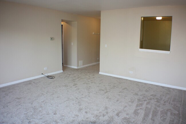 Building Photo - 900 Perrie Dr