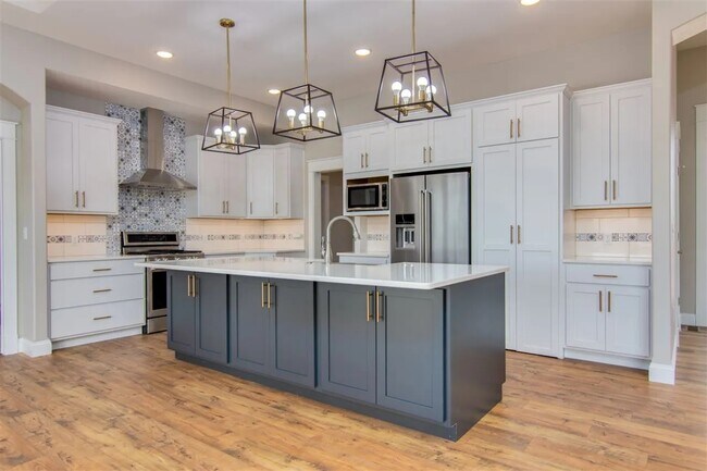 Building Photo - 5510 Colbert Hills Dr