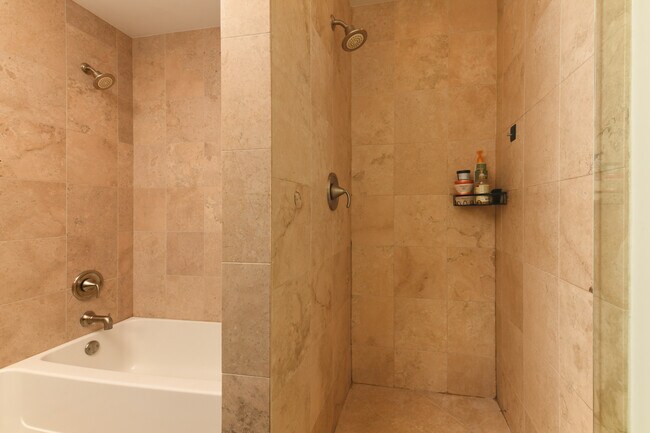Foto del edificio - 1735 W Division St