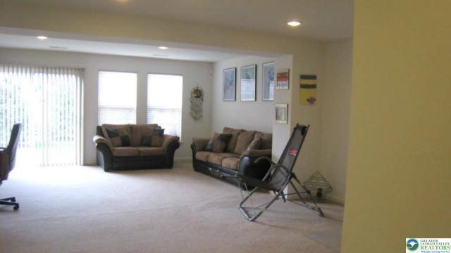 Building Photo - 1047 Sparrow Way