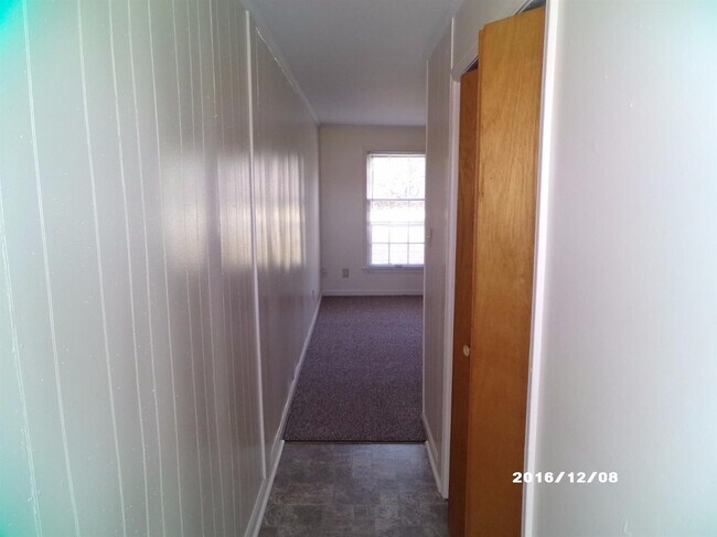 Building Photo - 903 Collins Ln