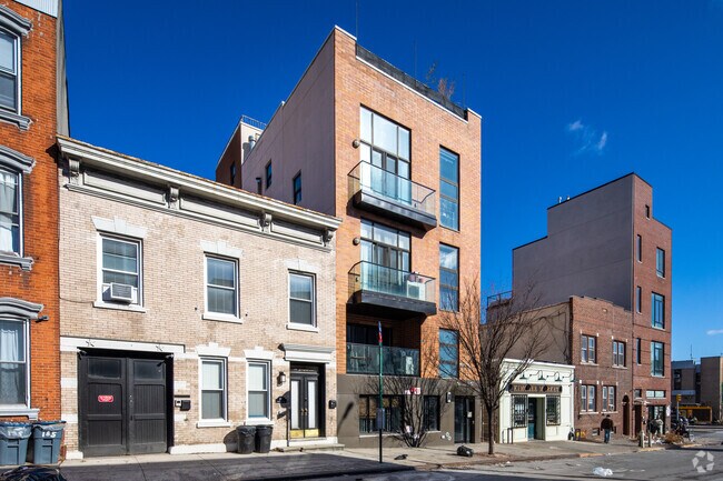 Building Photo - 189 Greenpoint Ave