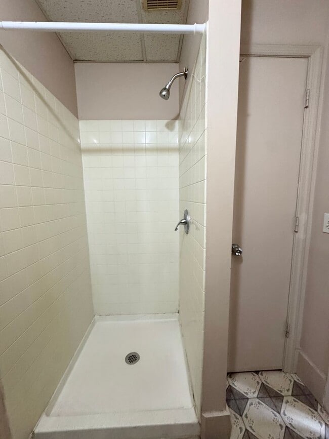 Building Photo - 112 N 38th Ave