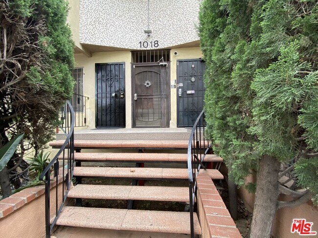Building Photo - 1018 N Hayworth Ave