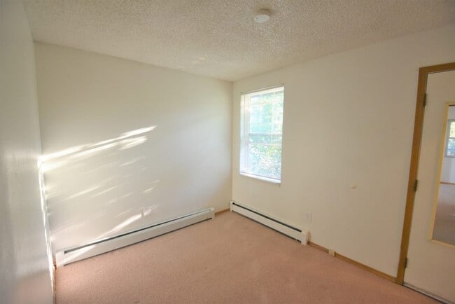 Building Photo - 1 bd apt in 7 unit complex on The Hill.