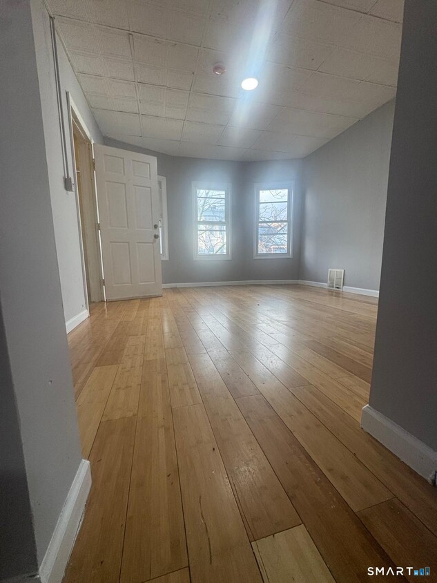 Building Photo - 52 Ives Ct