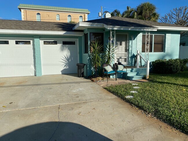 Building Photo - 3611 Casablanca Ave