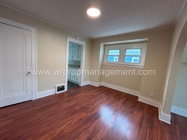 Building Photo - 3 Bed 1 Bath Home in West Toledo