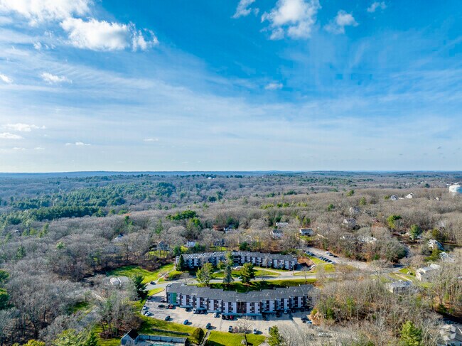 Foto aérea - Crestwood Condominiums