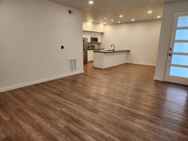 Foto del edificio - Golf View 2 Bedroom, 2 Bath Flat