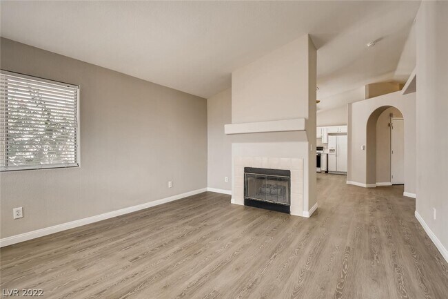 Foto del edificio - 9371 Cool Creek Ave