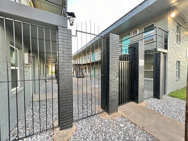 Foto del edificio - 2 bed 1 bath