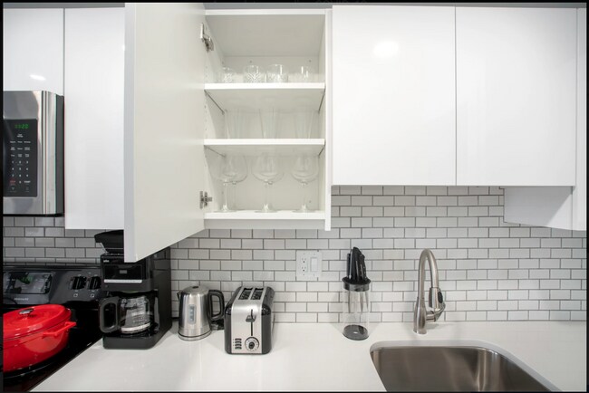 Building Photo - $3200 Luxury 1bed in Fenway/Kenmore Availa...
