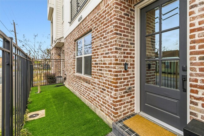 Foto del edificio - 4905 Avenue J Ave