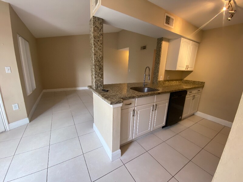 Foto principal - 2667 NW 33rd St