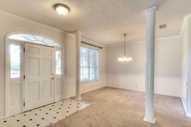 Building Photo - 200 Enclave Way East