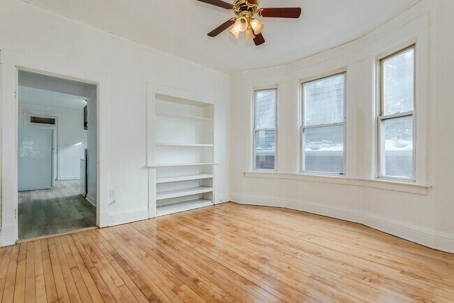 Foto del edificio - 8329 S Kingston Ave