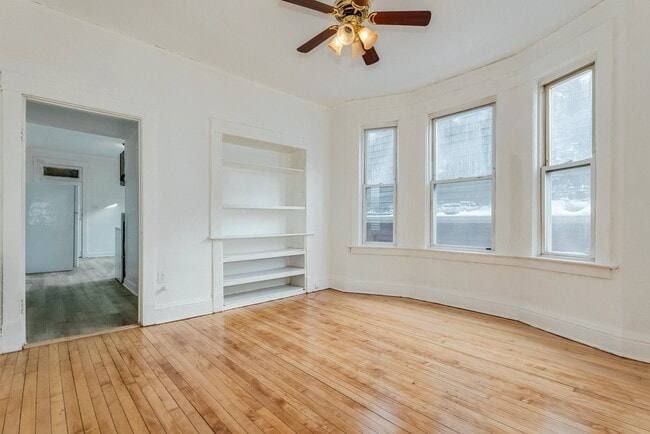 Photo - 8329 S Kingston Ave (Chicago, IL) Apartment