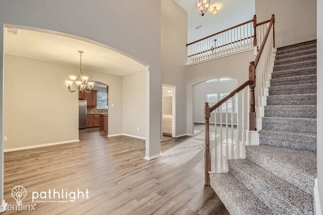 Foto del edificio - 4 br, 2.5 bath House - 4613 Monarch Dr UNIT