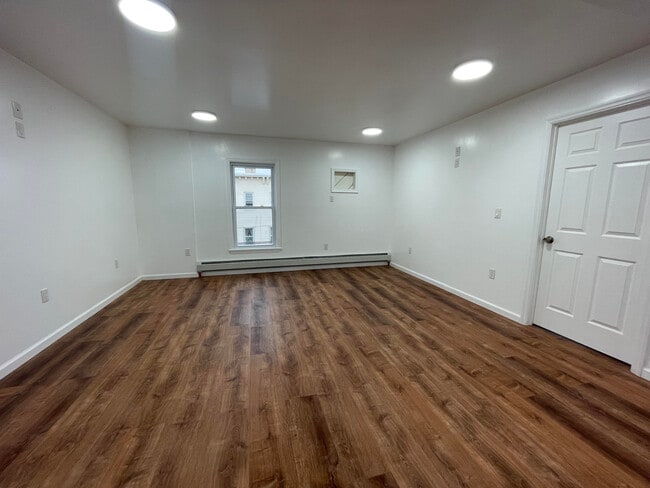 Building Photo - 167 3rd St