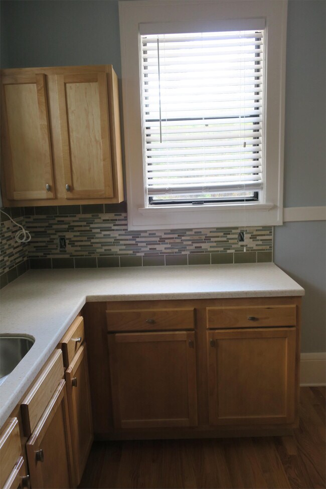 Building Photo - 2970 Riverside Ave