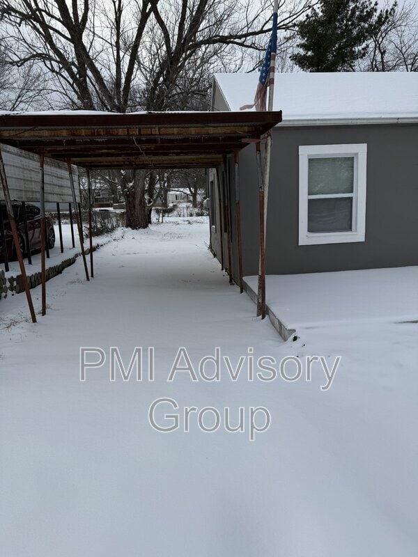 Building Photo - 2307 SE Indiana Ave