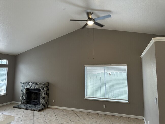 Building Photo - charming 4-bedroom, 2-bathroom home locate...