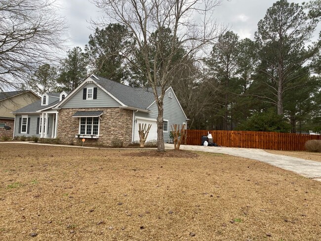 Building Photo - Perfection in Perry! This cottage style ho...