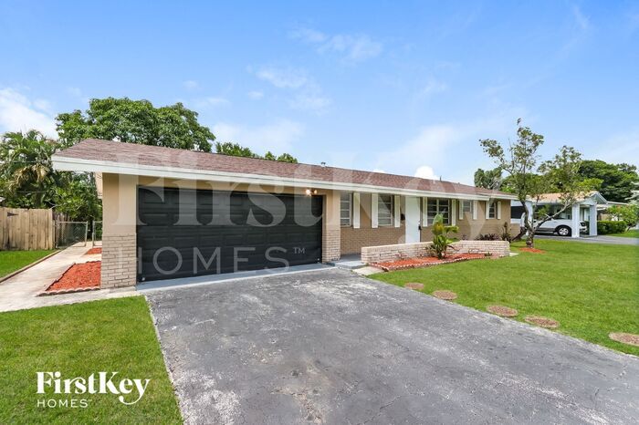 Foto principal - 6871 NW 12th St