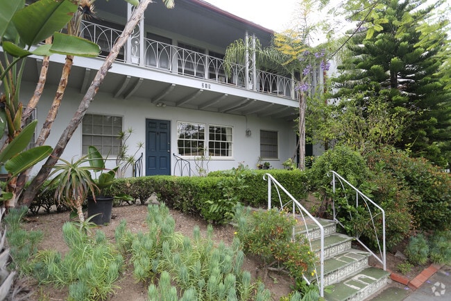 Building Photo - 215 N La Peer Dr